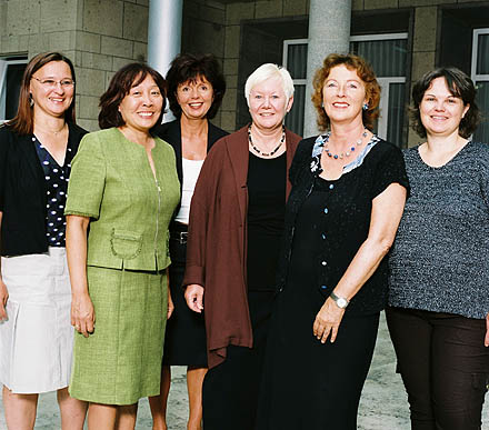 Fraueninitiative (von links nach rechts): Brigitta von Bülow, Cheryl Martinez, Christine Kronenberg, Frauke Mahr, Angela Spizig und Irmgard Kopetzky