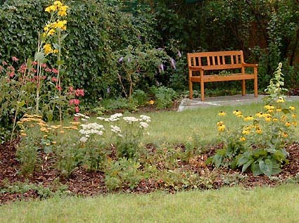 Staudenbeet mit Rindenmulch