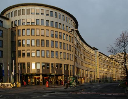 Oppenheim-Esch-Bezirksrathaus Nippes - steht weitgehend leer