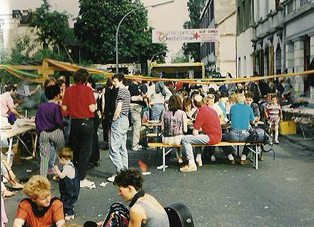 Straßenfest zum zehnten Jahrestag der Besetzung