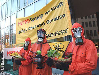 Greenpeace-Aktion vor Metro-Filiale