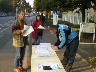 Martin Behrsing (links) bei Erwerbslosen-Aktion in Bonn