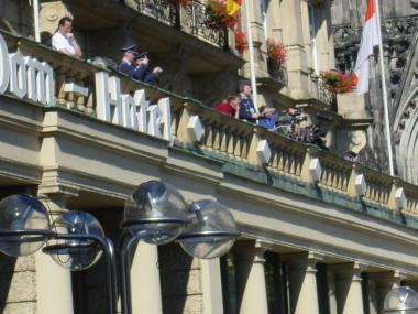 Bundeswehr auf Hotelbalkon